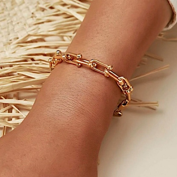 Gold Plated U Link Horseshoe Minimalist Bracelet - Picture 6 of 7